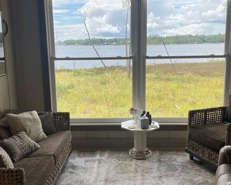 Stunning Sunsets at this Waterfront Home - Niceville - Вітальня