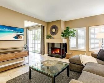 Suite Escape @ Tustin Ranch! All Brand New! Corporate, Extended Stay! - Tustin - Living room