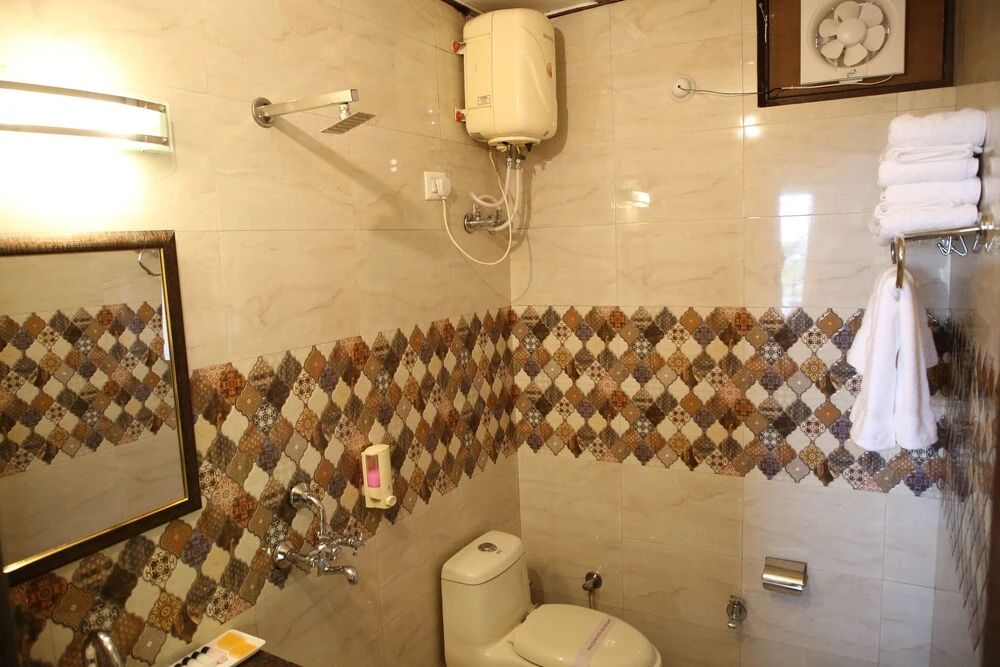 Dewdrop Classic Fall resort - מוסורי