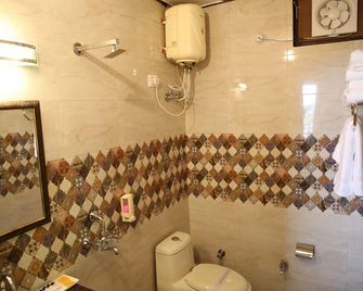 Dewdrop Classic Fall resort - מוסורי