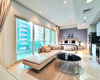 Refurbished Chic Studio with Great Amenities near JBR Beach & Marina Walk - Garhoud - Sufragerie
