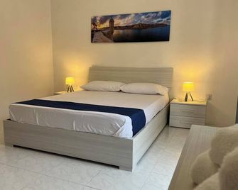 Nr41 Holiday Apartment - Close to Village Centre, Promenade, Shops & Restaurants - Marsaxlokk - Bedroom