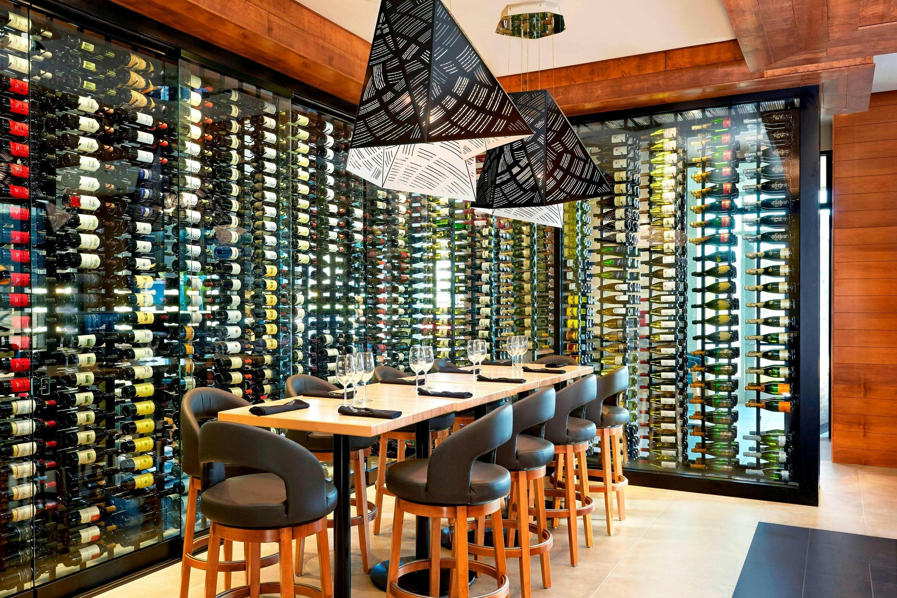 فور بوينتس باي شيراتون كيلوانا إيربورت - كيلونا - بار