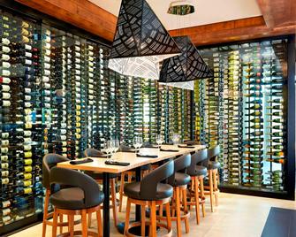 Four Points by Sheraton Kelowna Airport - Kelowna - Bar