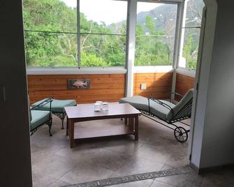 Serenity House In Lala Land Coral Bay- Highest Quality drinking water on island - Saint John - Sala de estar