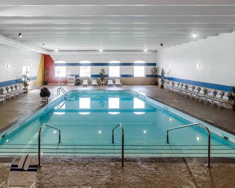 Comfort Inn & Suites Event Center - דה מואן - בריכה