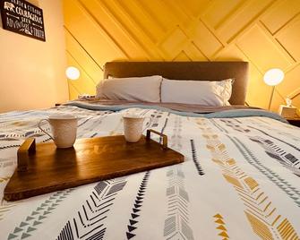 Tranquil Mountain Retreat in Santa Cruz - Santa Cruz - Bedroom