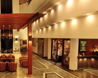 The Central Court Hotel - Hyderabad - Lobby