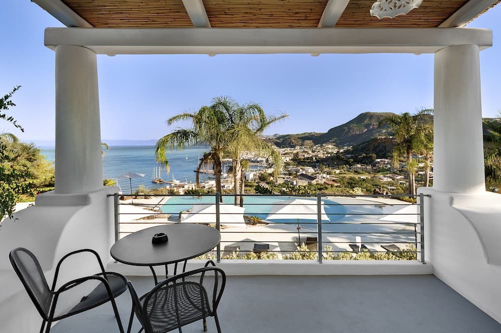 Hotel Villa Enrica - Aeolian Charme - ליפארי - מרפסת