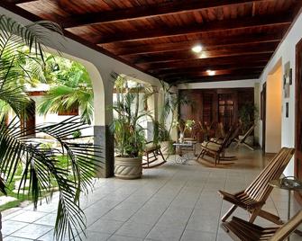 Hotel Mozonte - Managua - Patio