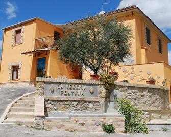Agriturismo La Vecchia Fontana - Penne - Building