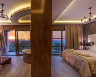 Elegance Luxury Executive Suites - Adults Only - Tragaki - Schlafzimmer