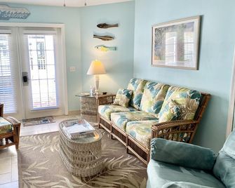 Oceanfront Ground Floor Family Paradise~Same Day Booking - Cape Canaveral - Huiskamer