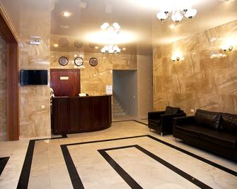 Utomlyonnye Solntsem Hotel - Krasnaya Polyana - Front desk