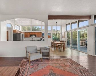 Luxury Uptown Home With Views And Hot Tu - Sedona