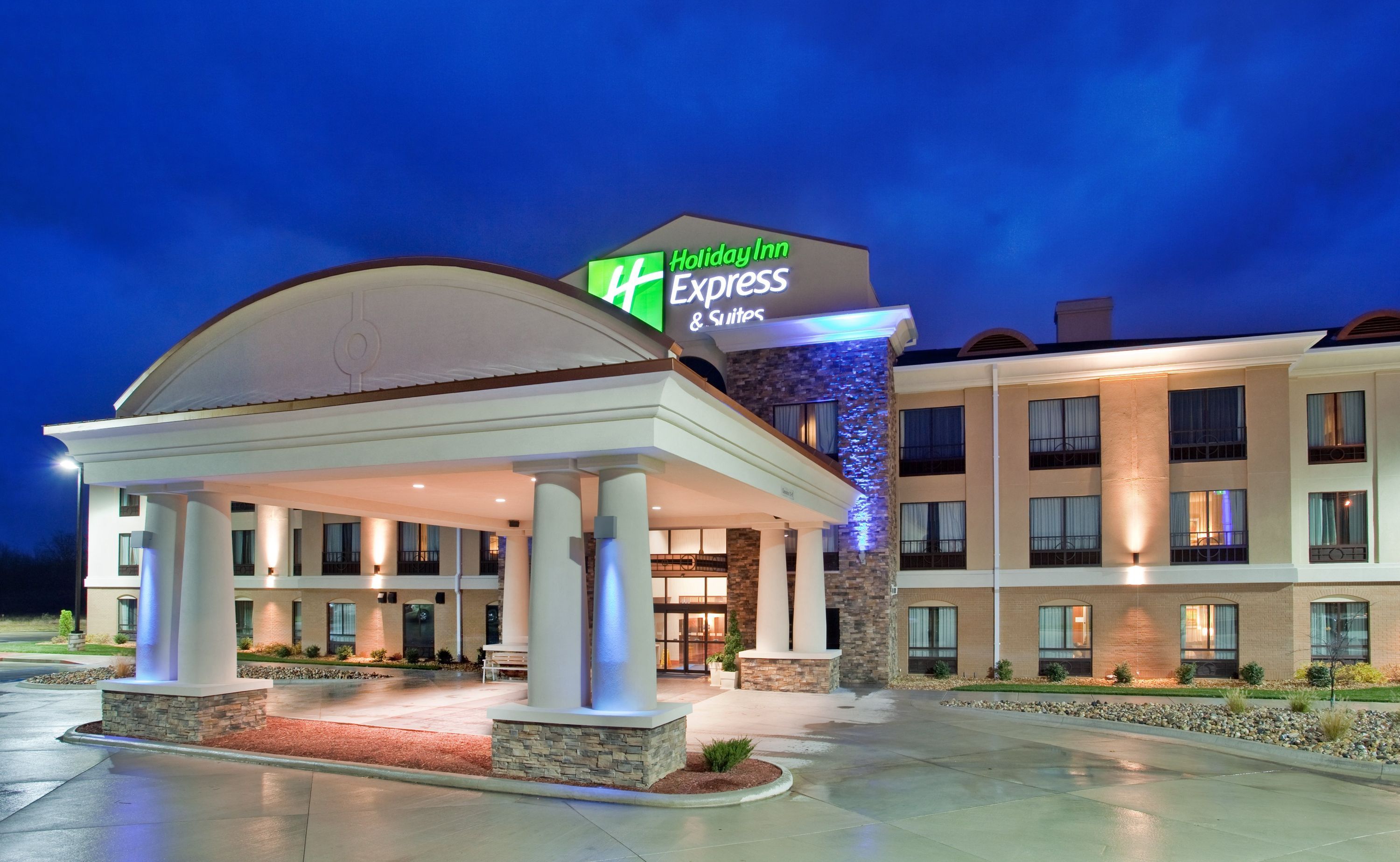 Holiday Inn Express & Suites Saint Robert - Leonard Wood By IHG - סנט רוברט - בניין