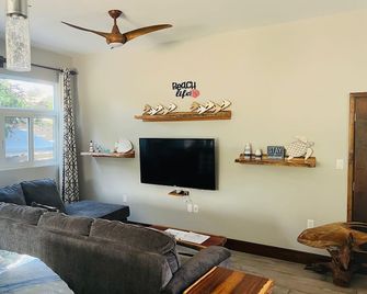 Beautiful One Bedroom, Full Kitchen in Placencia village - Placencia - Vardagsrum