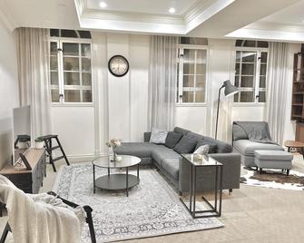 Macarthur Chambers - Brisbane - Living room