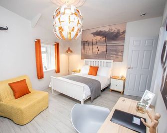 James' Place Dowlais Self Catering Studio 3 Sioni - Merthyr Tydfil - Bedroom