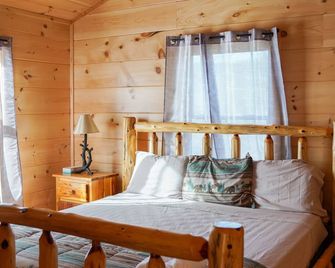Private Mountain Lodge 5 Masters, Large Cabin Mt. Airy, Nc - Mount Airy - Ložnice