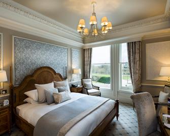 Down Hall Hotel - Bishop's Stortford - Bedroom