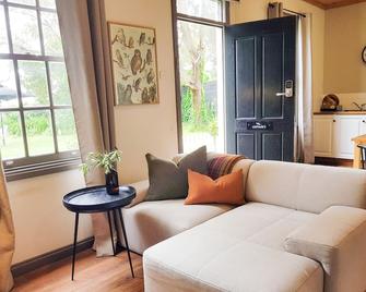 Clonmara Country House & Cottages - Port Fairy - Living room