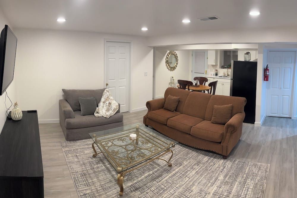 Delightful 2-bedroom basement apartment in Potomac.