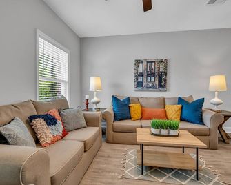 Tee Time Treasures in Sango 1625 Gold Club Ln, #602 - Nashville - Sala de estar