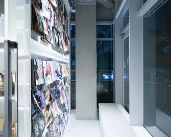 Book & Bed Tokyo Shinsaibashi - אוסקה - סלון