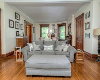 Hatch House Bed & Breakfast - Towanda - Wohnzimmer