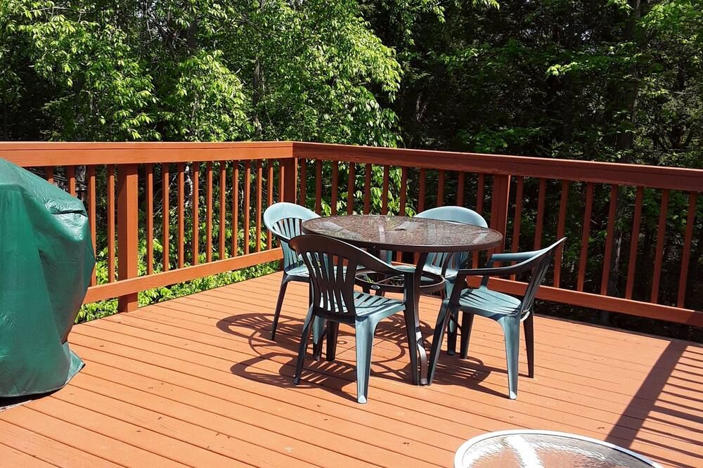 Ashmere Lake Log Cabin with privacy / 2 Bedrooms/ 3 night minimum