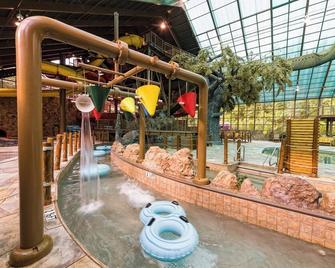 2BR Westgate Resort Sleeps 10 - Smoky Mtn Condo with Free Water Park - Gatlinburg