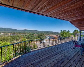 Lake View & Cascading Waterfall Pool - Oroville - Balkon