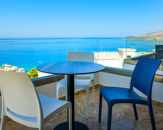 Sea View Hotel - סאראנדה - מרפסת