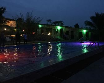 Sweet Mother Eco Resort - Aburi - Pool