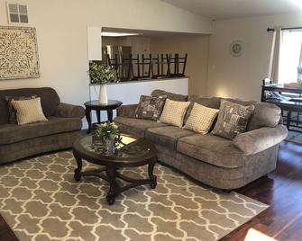 Home Away From Home! - Clovis - Living room