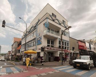 阿顏達 1121 號艾瑟托飯店 - 佩雷拉 - 建築