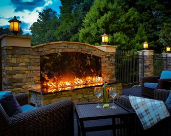 Hampton Inn Asheville-Tunnel Road - Asheville - Patio