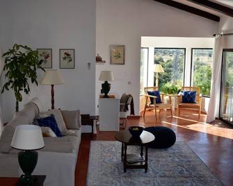 Serra & Mar Country Beach House - Portimão - Living room