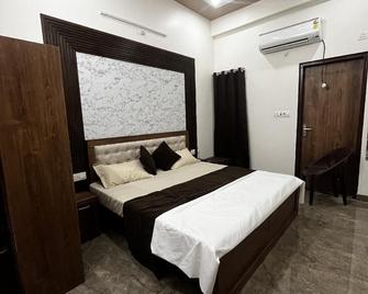 Shri Prem Residency - Vrindavan - Chambre