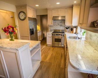 House on Ocean View Blvd sits on Pacific Grove Coastal Trail - Pacific Grove - Kitchen