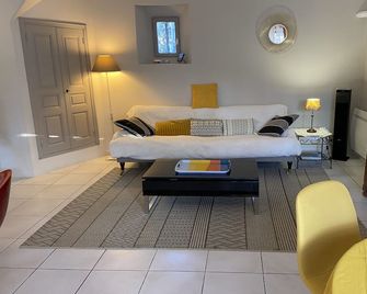 Le Mas D'isachris T3 - La Garde-Adhémar - Salon