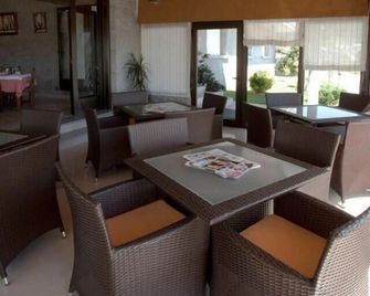 Hotel Linares - Poio - Lounge