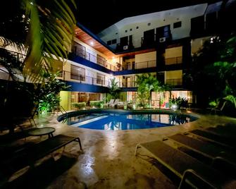 Best Western Hotel & Casino Kamuk - Quepos - Piscina