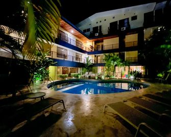 Best Western Hotel & Casino Kamuk - Quepos - Piscina