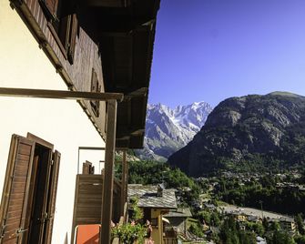 Hotel Ottoz Meublé - Courmayeur