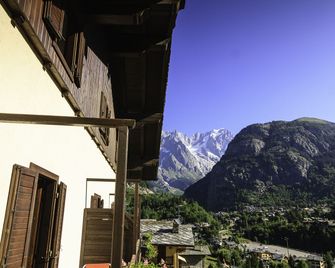 Hotel Ottoz Meublé - Courmayeur