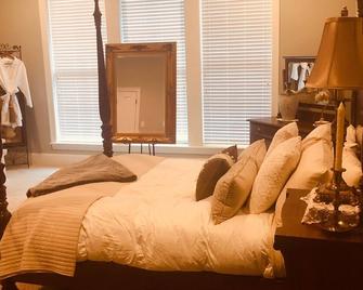 5 Star French Country Manor! Near LaTech and Squire Creek Golf Course - Ruston - Slaapkamer