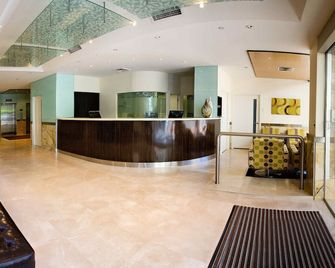 Hyde Park Inn - Sydney - Front desk
