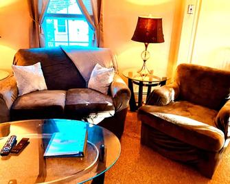 Private Entrance Residential Portland - Portland - Living room